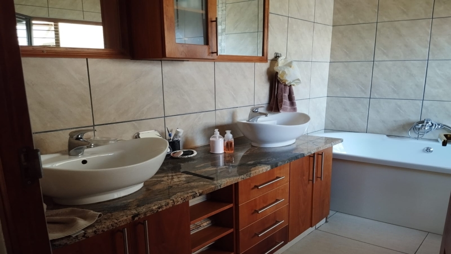 3 Bedroom Property for Sale in Van Der Hoff Park North West